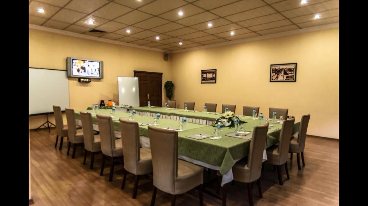 Kristal Otel Адана Екстериор снимка
